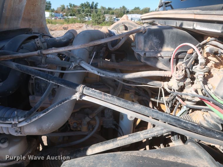 image for item MJ9202 2000 Freightliner FL112  water truck