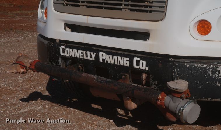 image for item MJ9202 2000 Freightliner FL112  water truck