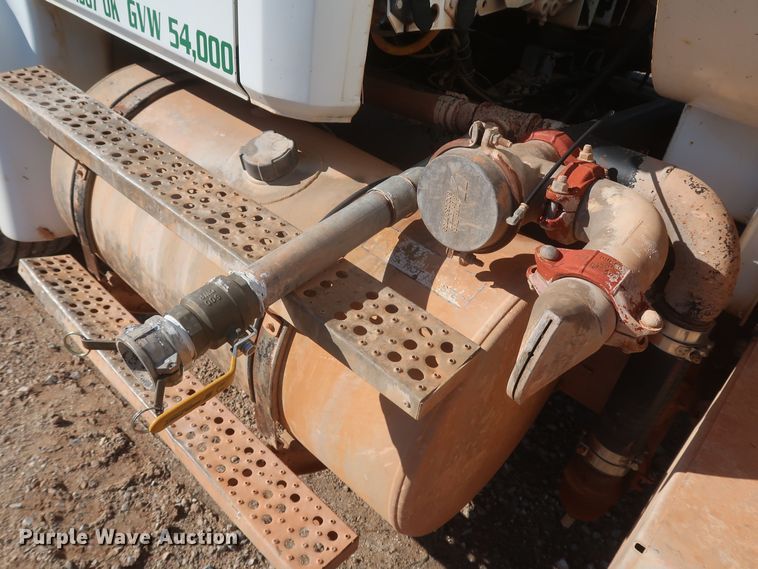 image for item MJ9202 2000 Freightliner FL112  water truck