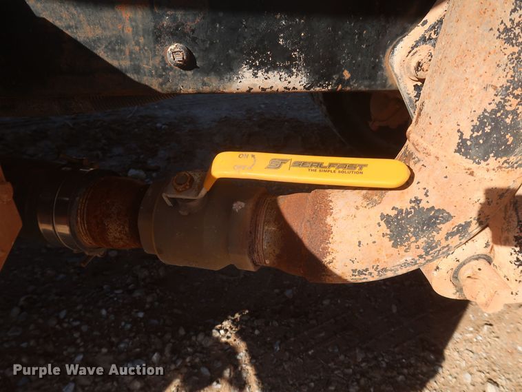 image for item MJ9202 2000 Freightliner FL112  water truck