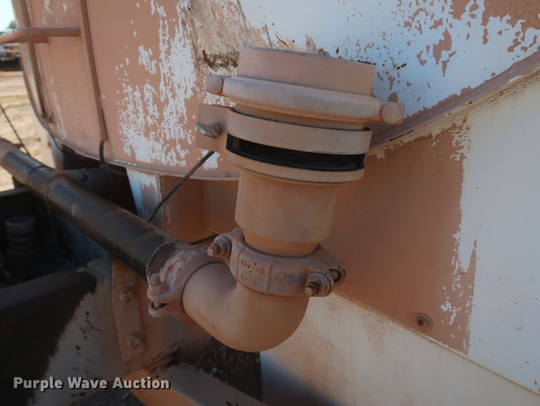 image for item MJ9202 2000 Freightliner FL112  water truck