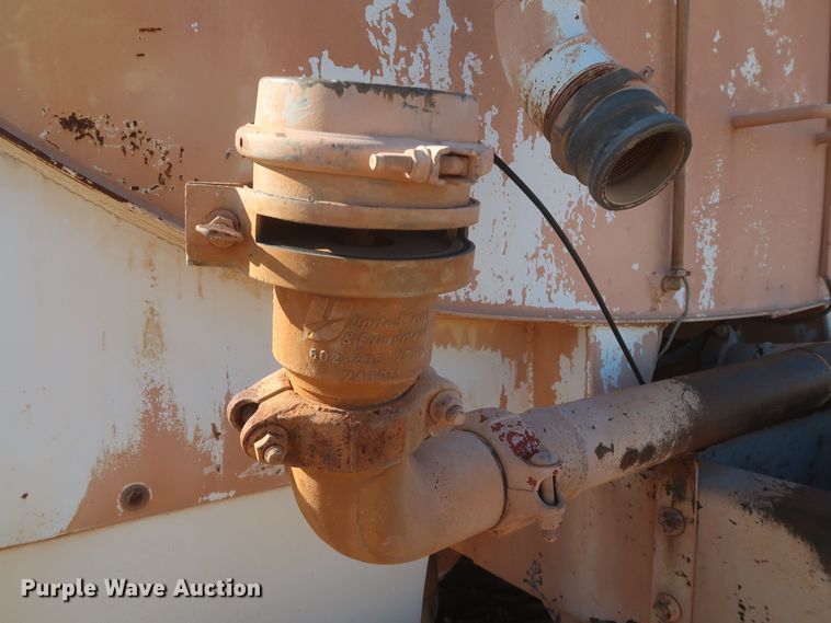 image for item MJ9202 2000 Freightliner FL112  water truck