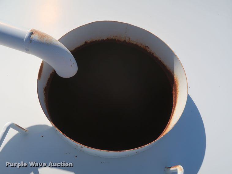 image for item MJ9202 2000 Freightliner FL112  water truck