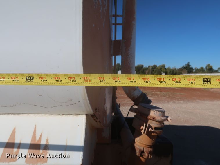 image for item MJ9202 2000 Freightliner FL112  water truck