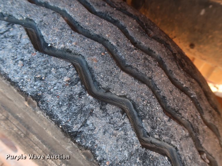 image for item MJ9202 2000 Freightliner FL112  water truck