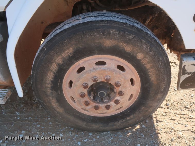 image for item MJ9202 2000 Freightliner FL112  water truck