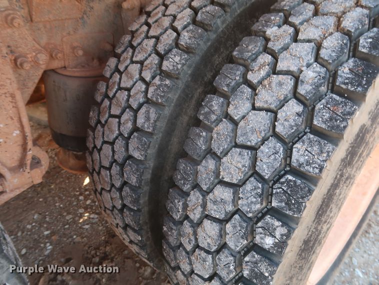 image for item MJ9202 2000 Freightliner FL112  water truck