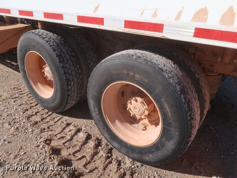 image for item MJ9202 2000 Freightliner FL112  water truck