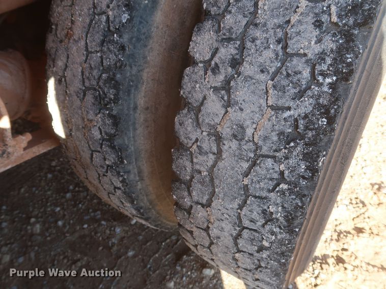 image for item MJ9202 2000 Freightliner FL112  water truck