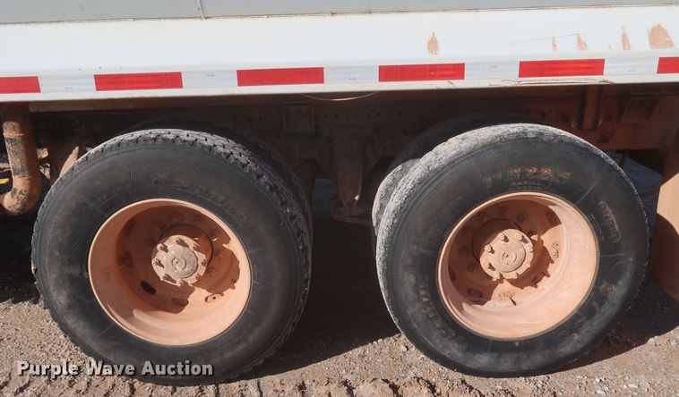 image for item MJ9202 2000 Freightliner FL112  water truck