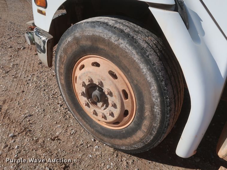 image for item MJ9202 2000 Freightliner FL112  water truck