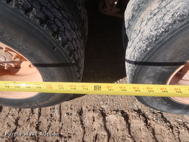 image for item MJ9202 2000 Freightliner FL112  water truck