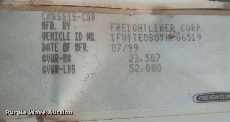 image for item MJ9202 2000 Freightliner FL112  water truck