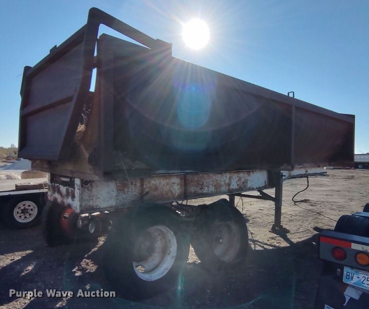 image for item MJ9279 1983 Cherokee  end dump trailer