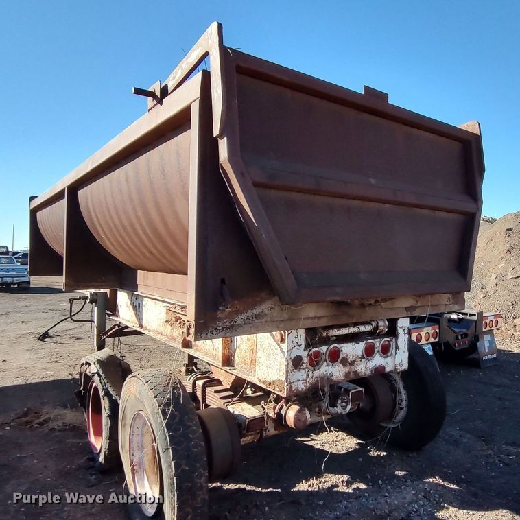 image for item MJ9279 1983 Cherokee  end dump trailer