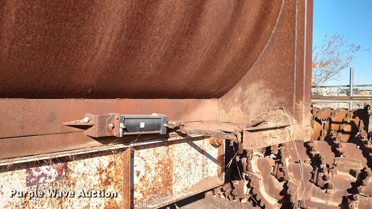 image for item MJ9279 1983 Cherokee  end dump trailer