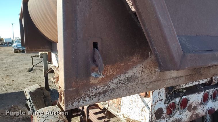 image for item MJ9279 1983 Cherokee  end dump trailer