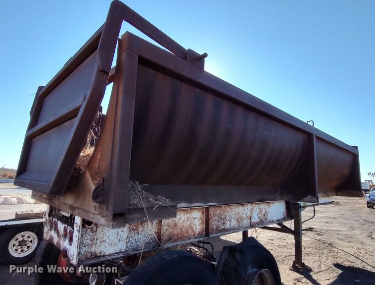image for item MJ9279 1983 Cherokee  end dump trailer