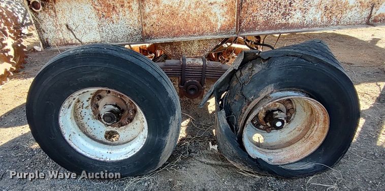 image for item MJ9279 1983 Cherokee  end dump trailer