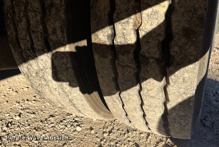 image for item MN9447 2011 Landoll  drop tilt deck equipment trailer