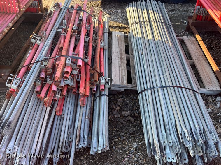 image for item MN9452 Approximately 19 scaffolding uprights