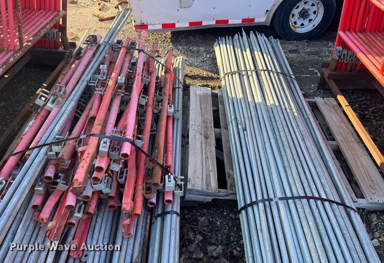 image for item MN9452 Approximately 19 scaffolding uprights