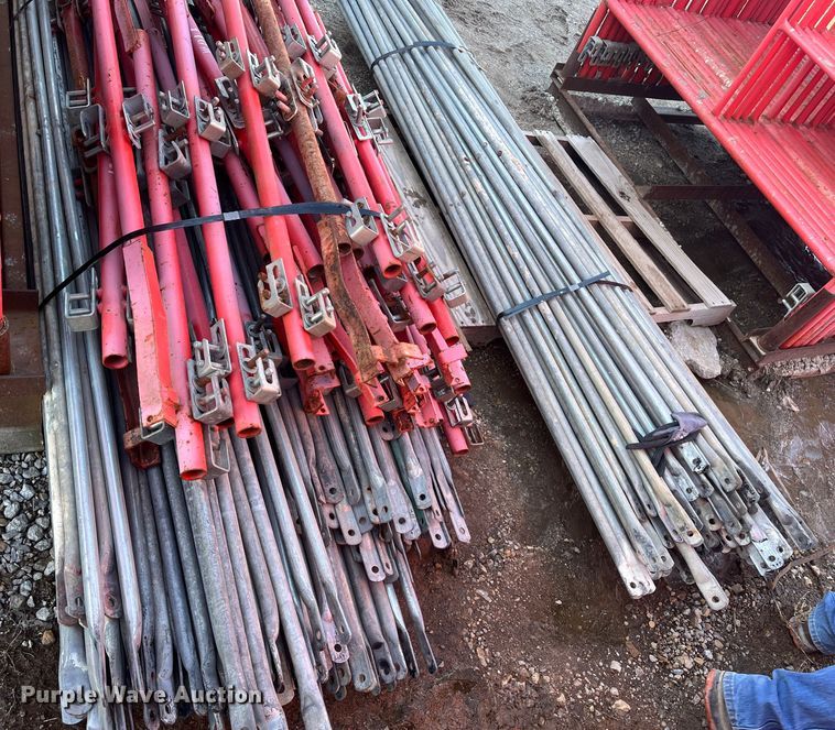 image for item MN9452 Approximately 19 scaffolding uprights