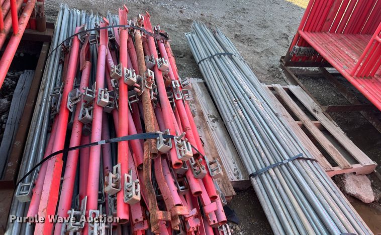 image for item MN9452 Approximately 19 scaffolding uprights