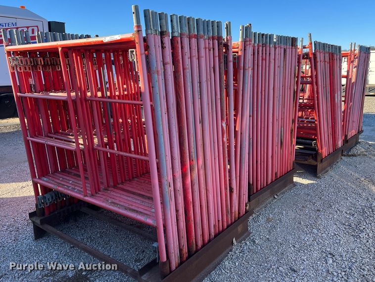 image for item MN9453 Approximately 98 scaffolding uprights