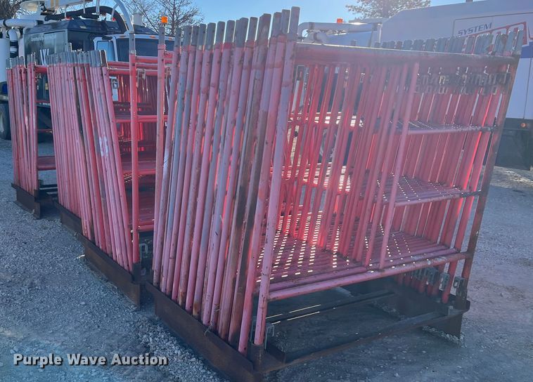 image for item MN9453 Approximately 98 scaffolding uprights