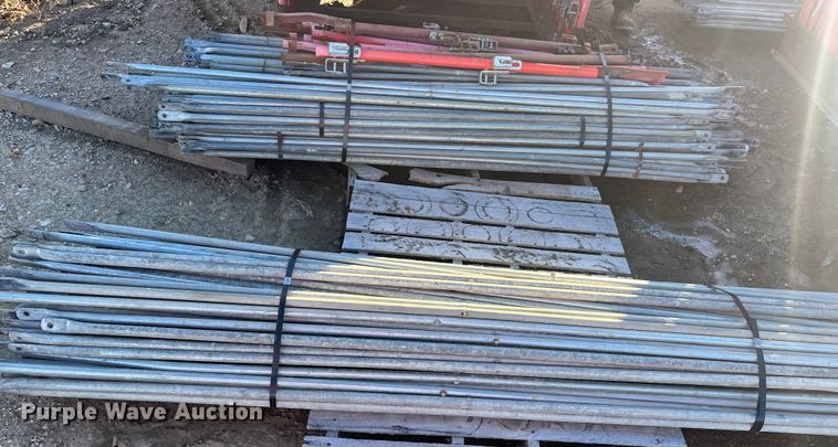 image for item MN9453 Approximately 98 scaffolding uprights