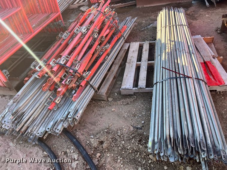 image for item MN9453 Approximately 98 scaffolding uprights