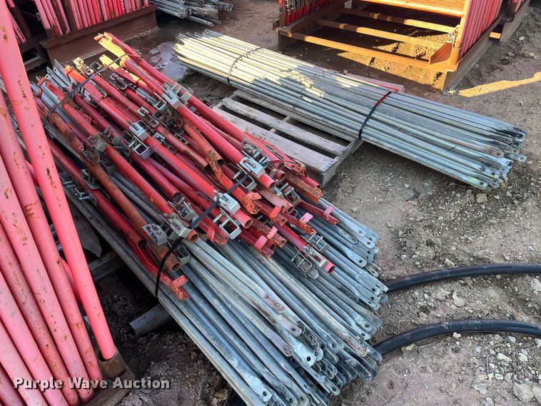 image for item MN9453 Approximately 98 scaffolding uprights