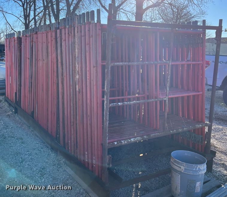 image for item MN9455 Approximately 90 scaffolding uprights