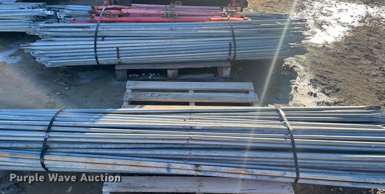 image for item MN9455 Approximately 90 scaffolding uprights