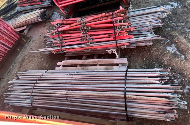 image for item MN9455 Approximately 90 scaffolding uprights