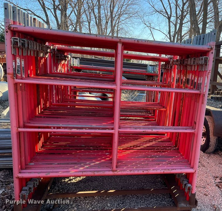 image for item MN9456 Approximately 84 scaffolding uprights