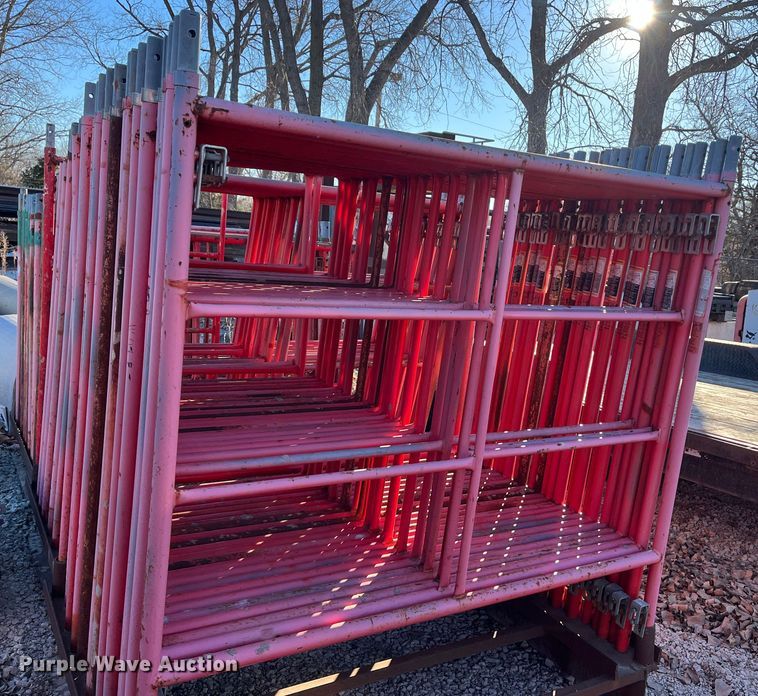 image for item MN9456 Approximately 84 scaffolding uprights