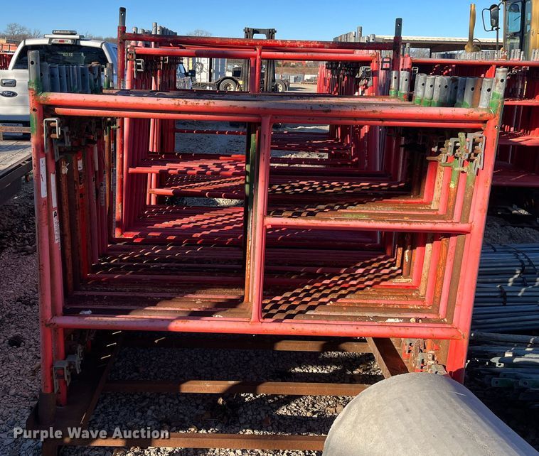 image for item MN9456 Approximately 84 scaffolding uprights