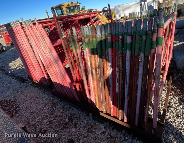 image for item MN9456 Approximately 84 scaffolding uprights