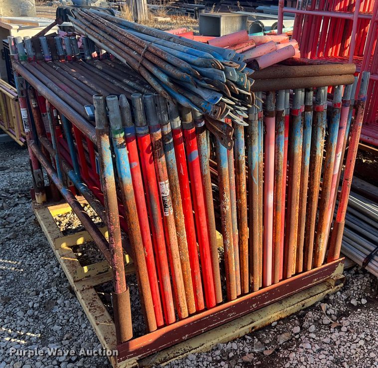 image for item MN9456 Approximately 84 scaffolding uprights
