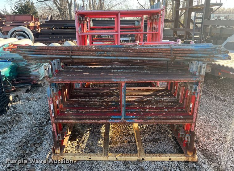 image for item MN9456 Approximately 84 scaffolding uprights