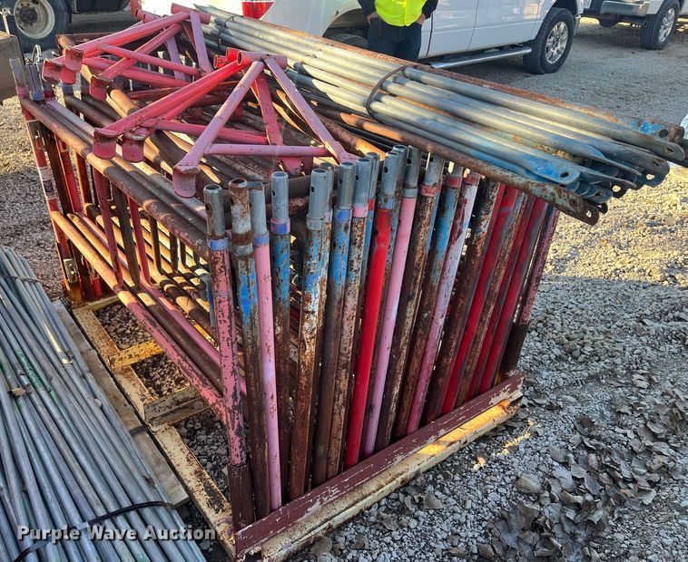 image for item MN9456 Approximately 84 scaffolding uprights