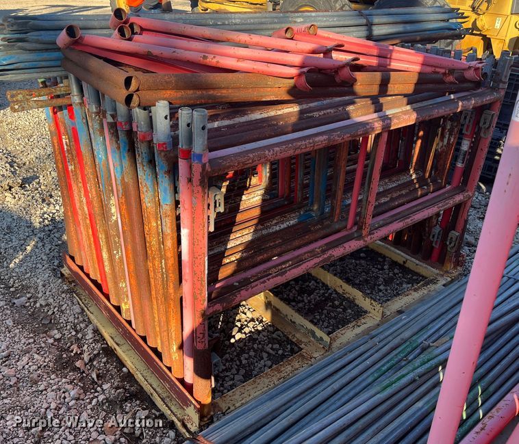 image for item MN9456 Approximately 84 scaffolding uprights