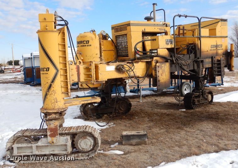 image for item MT9896 1997 Gomaco Commander III GT6300  slip form paver