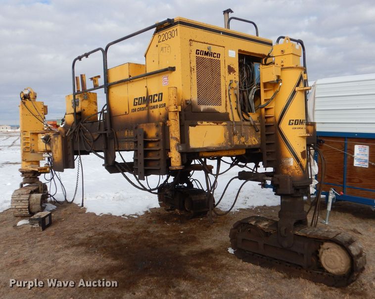 image for item MT9896 1997 Gomaco Commander III GT6300  slip form paver