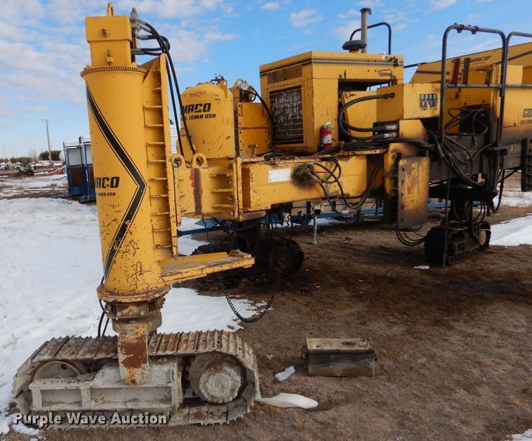 image for item MT9896 1997 Gomaco Commander III GT6300  slip form paver