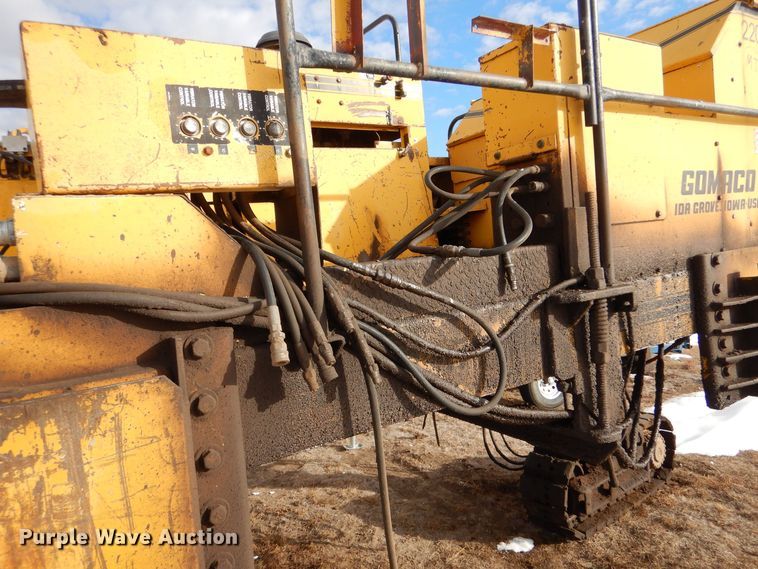 image for item MT9896 1997 Gomaco Commander III GT6300  slip form paver