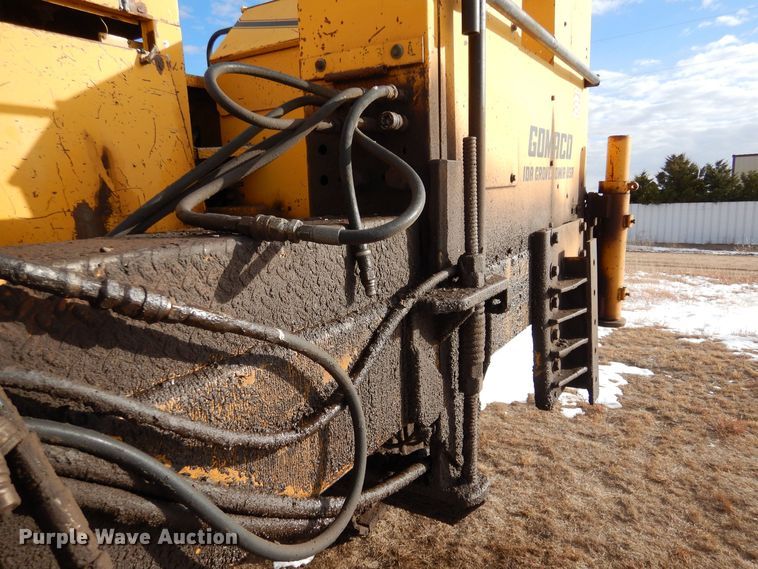 image for item MT9896 1997 Gomaco Commander III GT6300  slip form paver