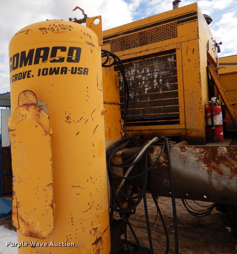 image for item MT9896 1997 Gomaco Commander III GT6300  slip form paver